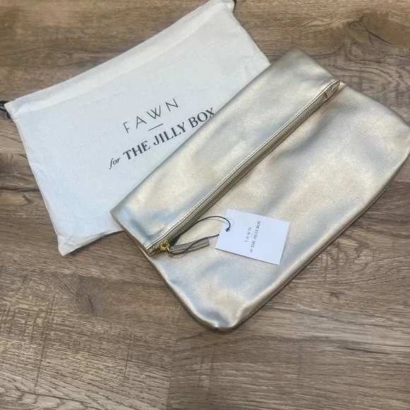 FAWN x The Jilly Box gold metallic clutch with magnet closure. - Picture 6 of 6